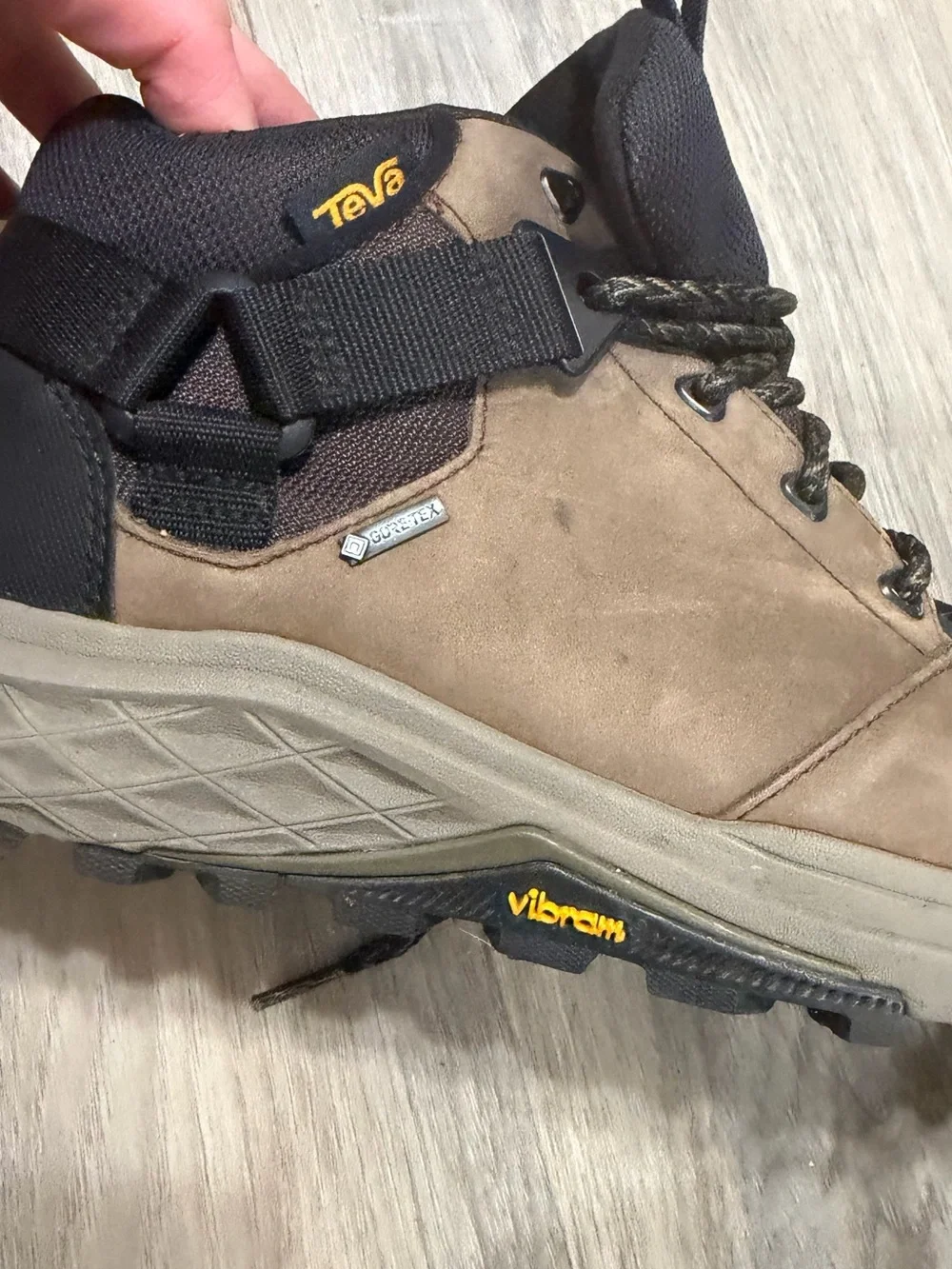 Reva Men's 9 Brown Hiking Boots - Rugged Trail Footwear